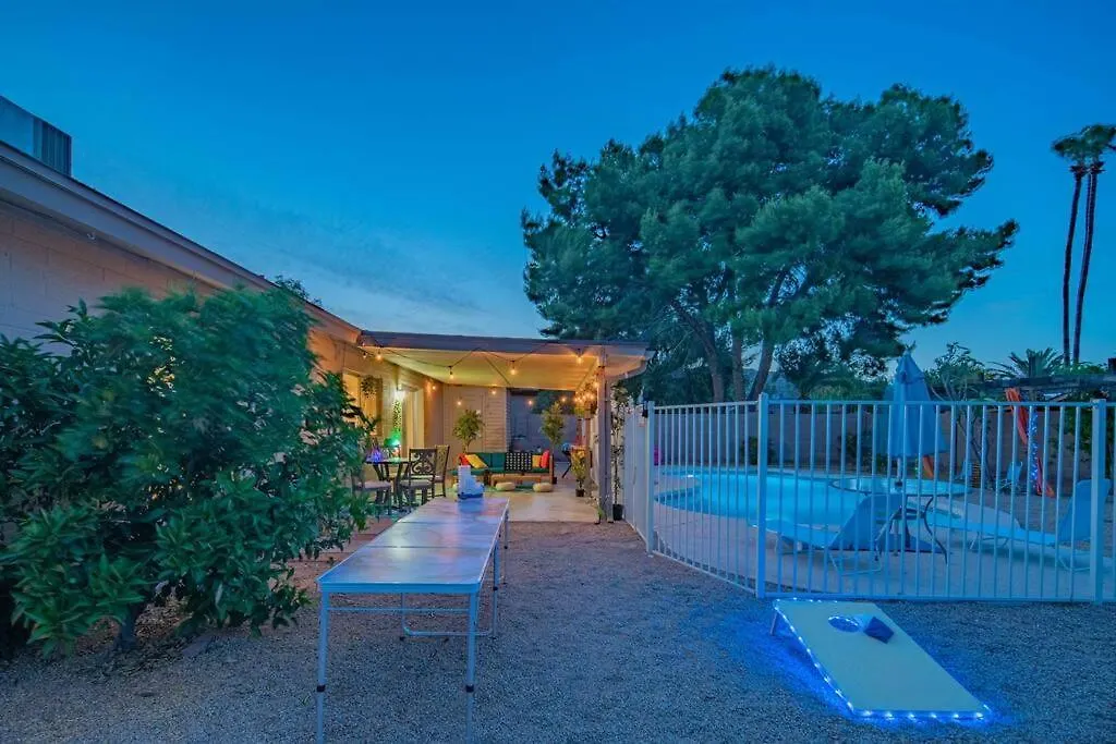 *Spoil Yourself! New Indoor Picnic & Pool 3Bd 2Ba* Phoenix 0*,  États-Unis